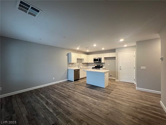 3rd image of 849 Watford Pl