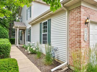 838 Stuarts Dr, Saint Charles, IL 60174