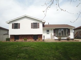 1012 Devonshire Ln, Dyer, IN 46311
