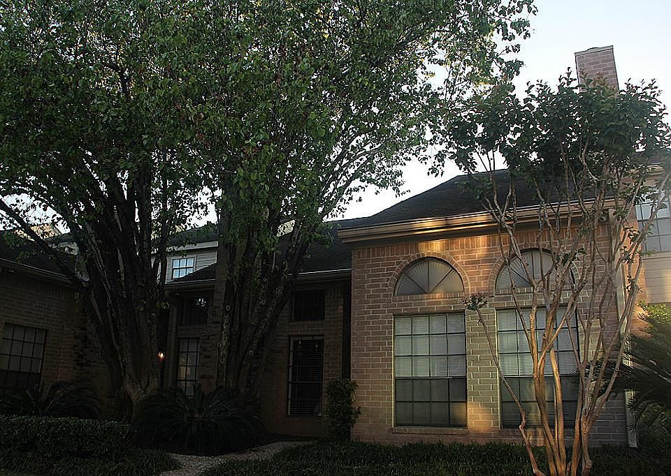 1st image of 1022 Memorial Village Dr #128