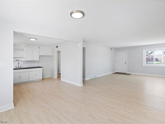 4th image of 701 Willow Dr