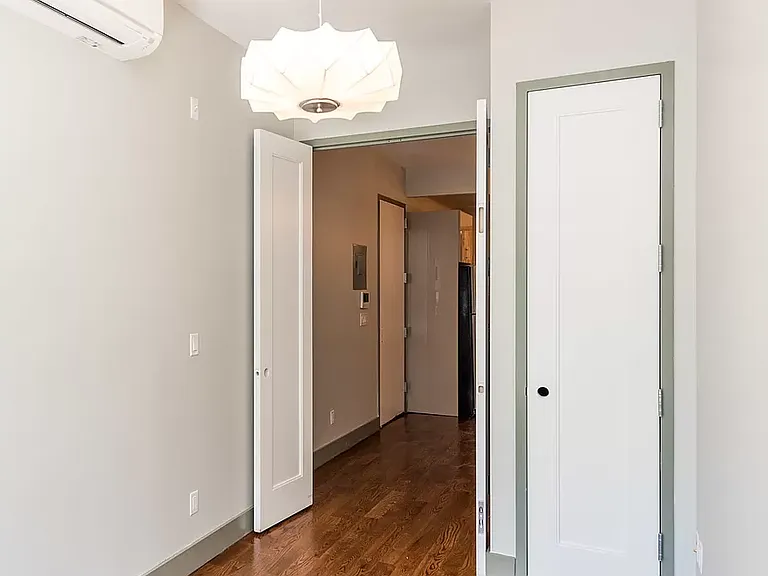 169 N 7th St #2L — Photo 4