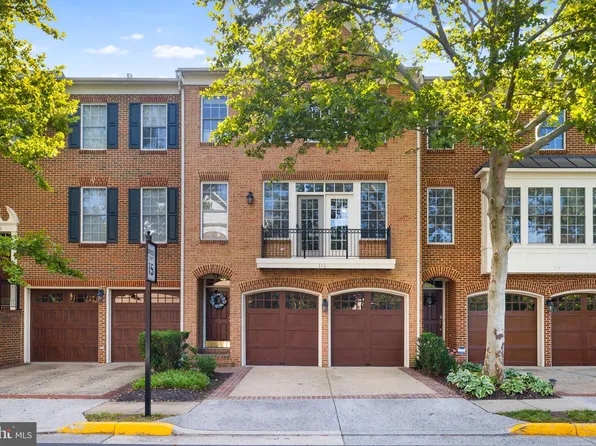 116 Herndon Mill Cir, Herndon, VA 20170