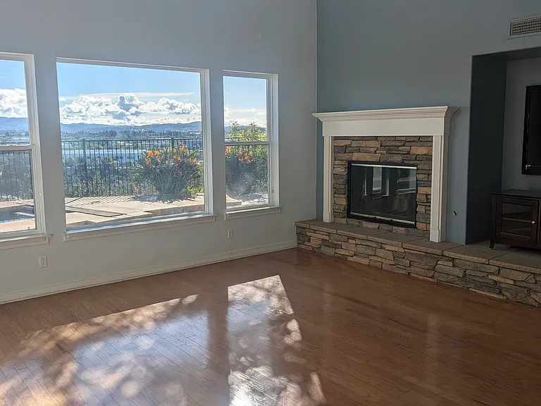 2133 Twain Ave — Photo 3