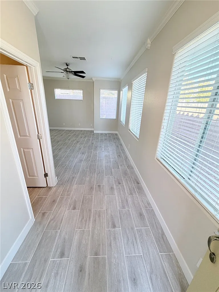 3 bed, 2.5 bath, 1720 sqft, $2,050 — Photo 2