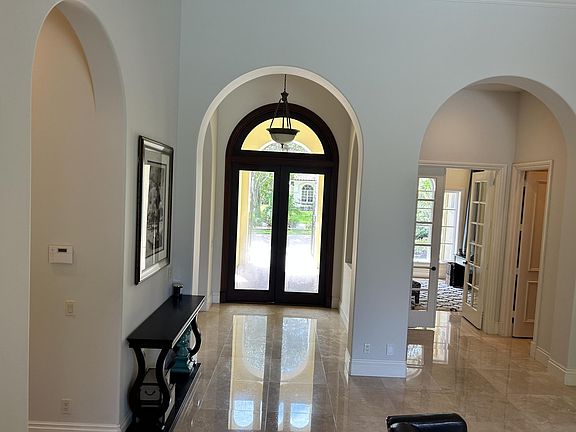 4th image of 119 N River Drive W