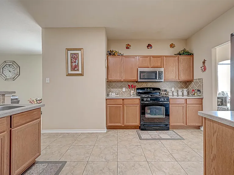 19223 Brook Village Rd — Photo 28