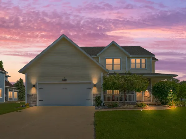 2106 Halsted Dr, Stevensville, MI 49127