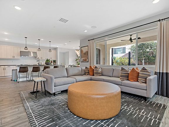 5th image of 2650 E Mabel Ln