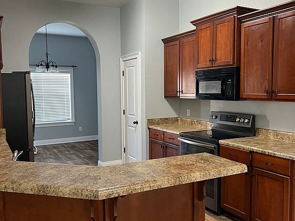 4th image of 419 Mayberry Way