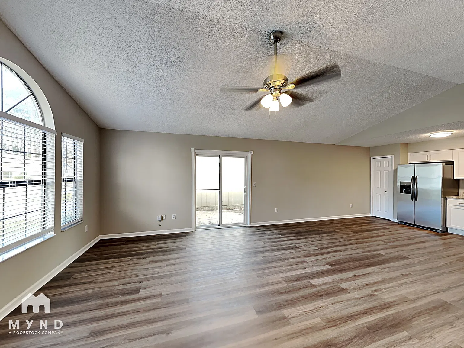 3 bed, 2.0 bath, 1361 sqft, $1,779 — Photo 4