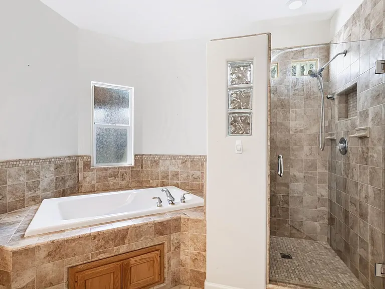 352 W Kelly Ave — Photo 23