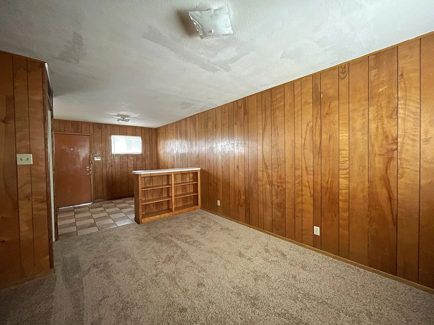 805 W Hallmark Ave — Photo 2