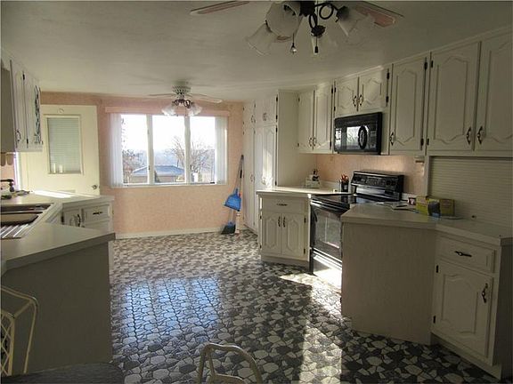 3rd image of 1600 Jack Dr