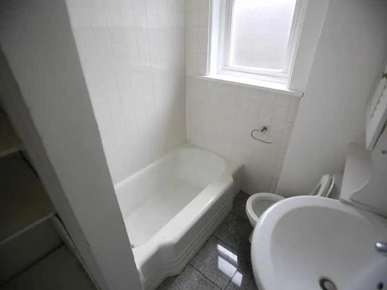 2409 N Geneva Ter #2 — Photo 6