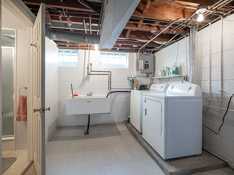 8310 Salisbury Dr — Photo 28