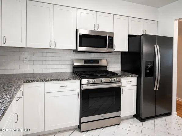 2 Brakenbury Drive, Toms River, NJ 08757