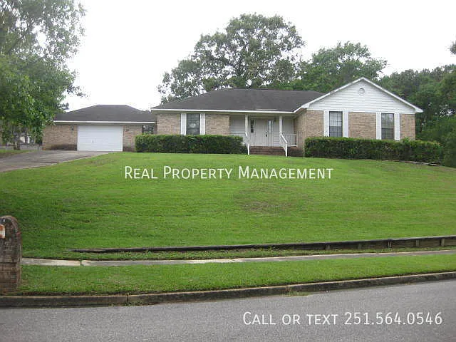 420 Lakeview Dr W — Photo 1