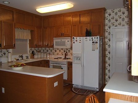 Kitchen with bar