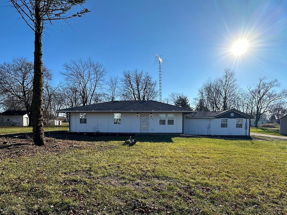 218 E Papineau St, Saint Anne, IL 60964 Zillow
