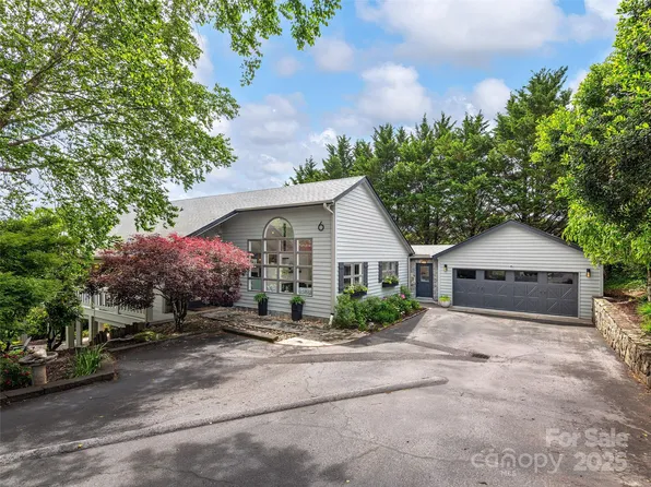 6 Lakeway Cir, Weaverville, NC 28787