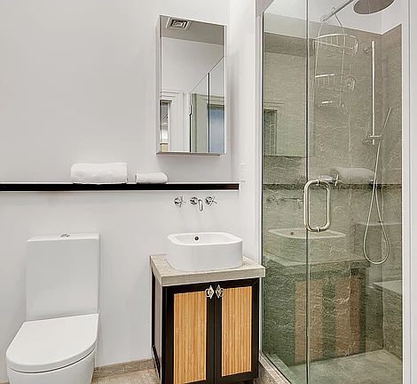 4th image of 216 E 52nd St #5D