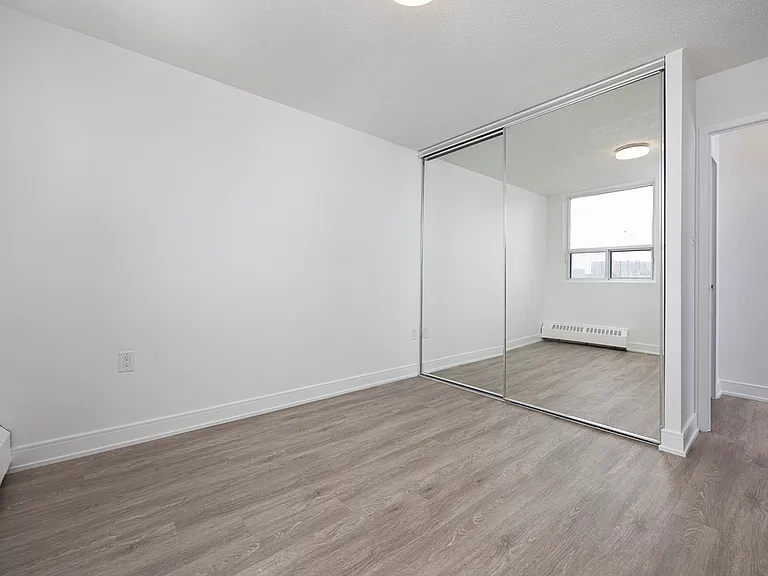 3122 Hurontario St — Photo 13