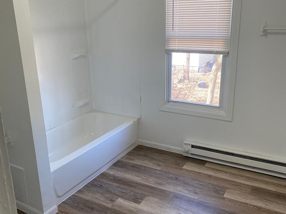 1st image of 5910 Lexington Ave Unit 3