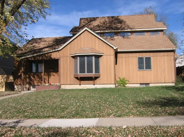 717 Clarke St, Clay Center, KS 67432