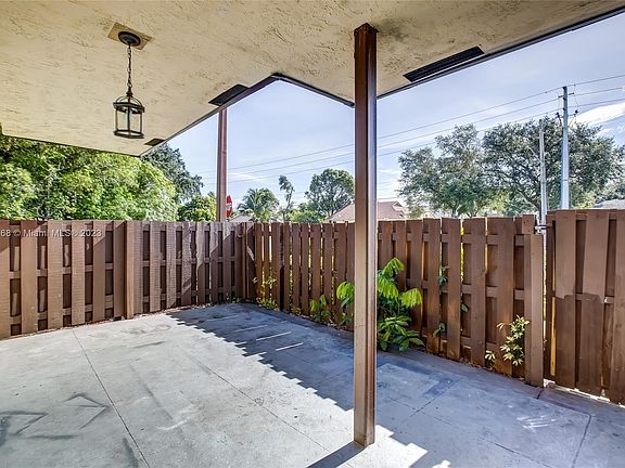 3rd image of 256 San Remo Blvd
