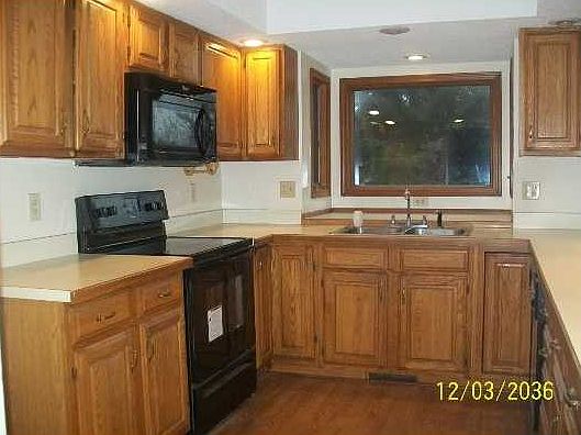 5th image of 9070 Devonshire Ct