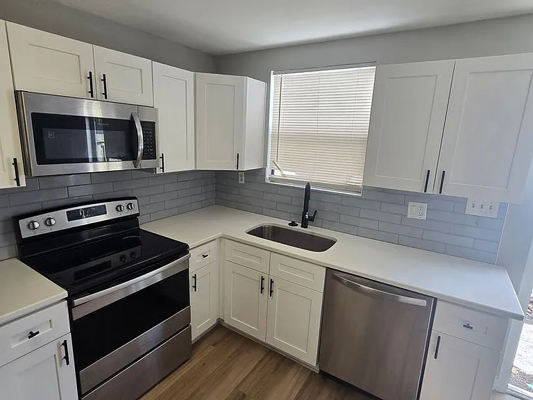 2406 E Clark St — Photo 22