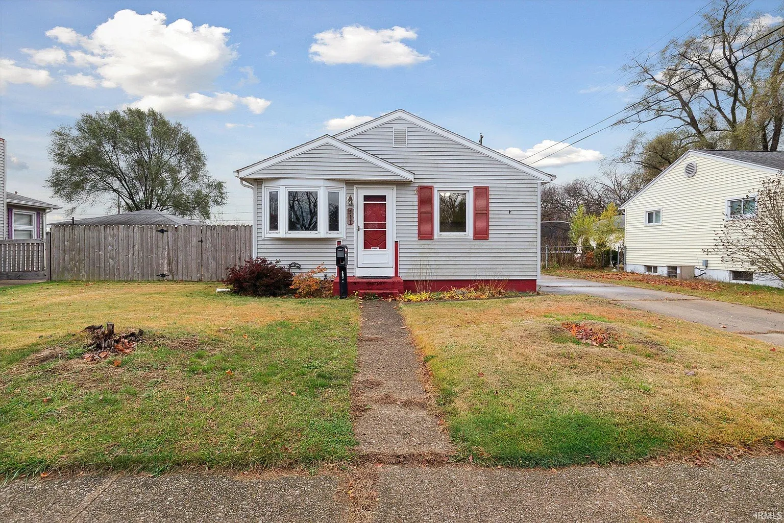 907 Canterbury Dr photo 1