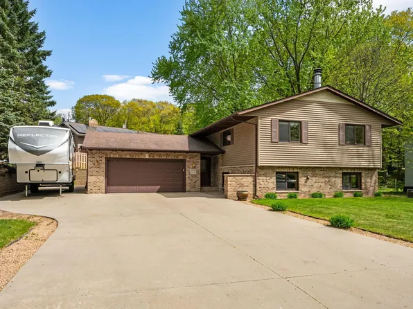 2850 Pheasant Cir, Mound, MN 55364