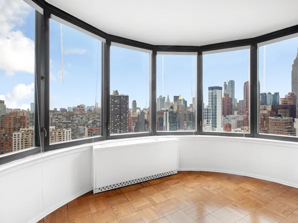 330 East 38th Street image 11 of 14