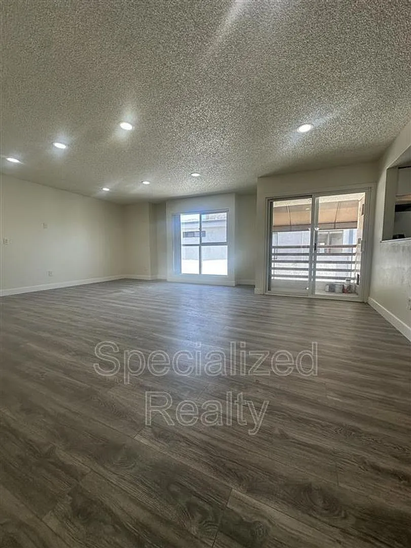 328 E. Providencia Ave. — Photo 2