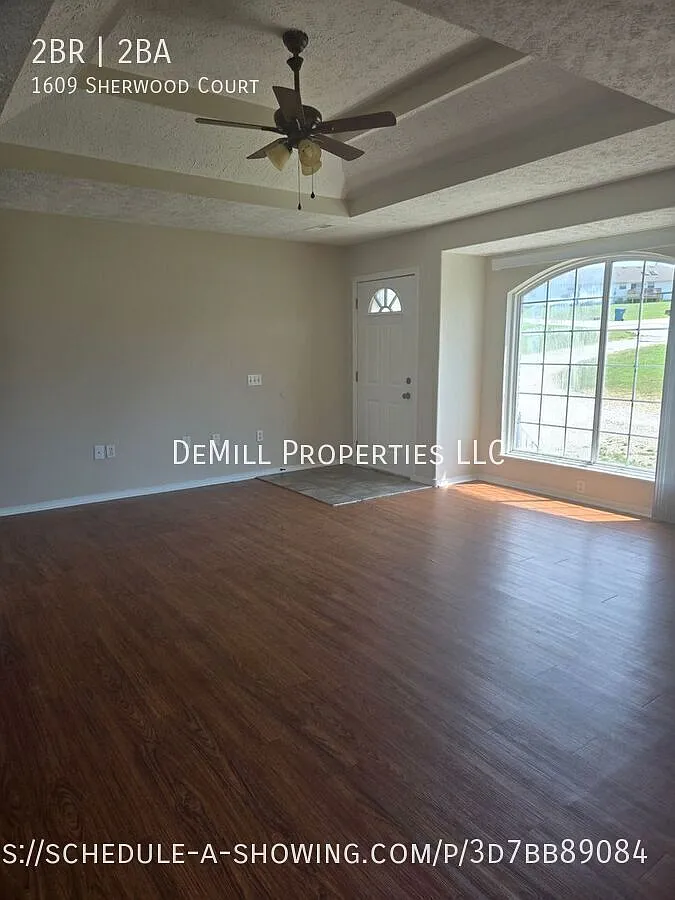 Spacious 2BR/2BA Duplex with 1-Car Garage in Ozark — Photo 4
