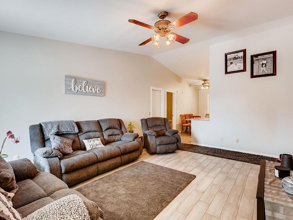 1st image of 406 E Sequoia Dr