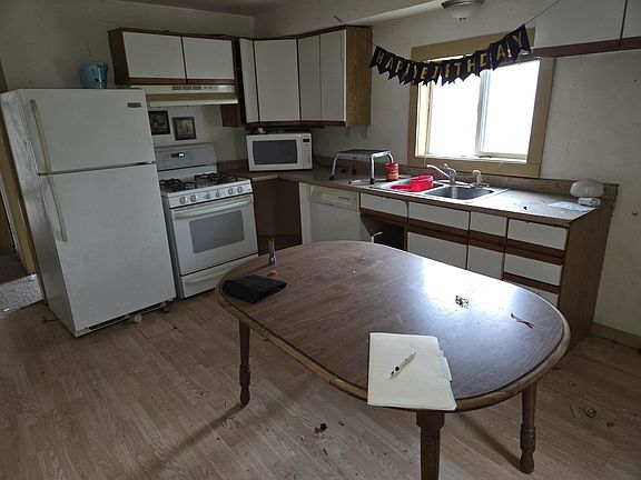 3rd image of 3138 Horton St