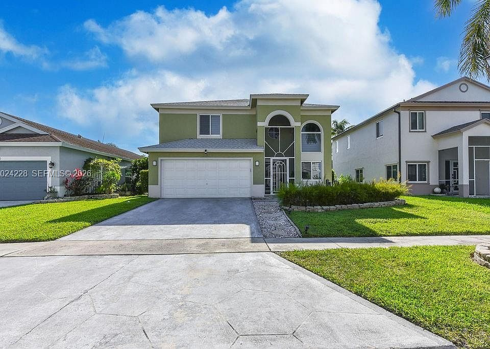 1st image of 6256 Lansdowne Cir