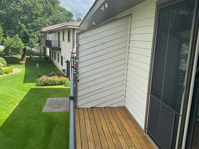11139 Edgewood Cir N — Photo 3