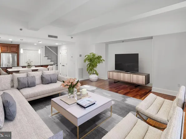1500 Chestnut St APT 20I, Philadelphia, PA 19102