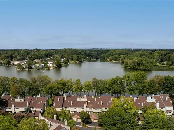 27 Waterside Close, Eastchester, NY 10709