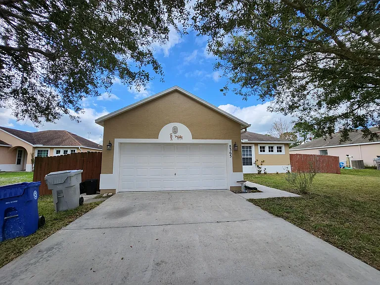 8365 104th Ct — Photo 1