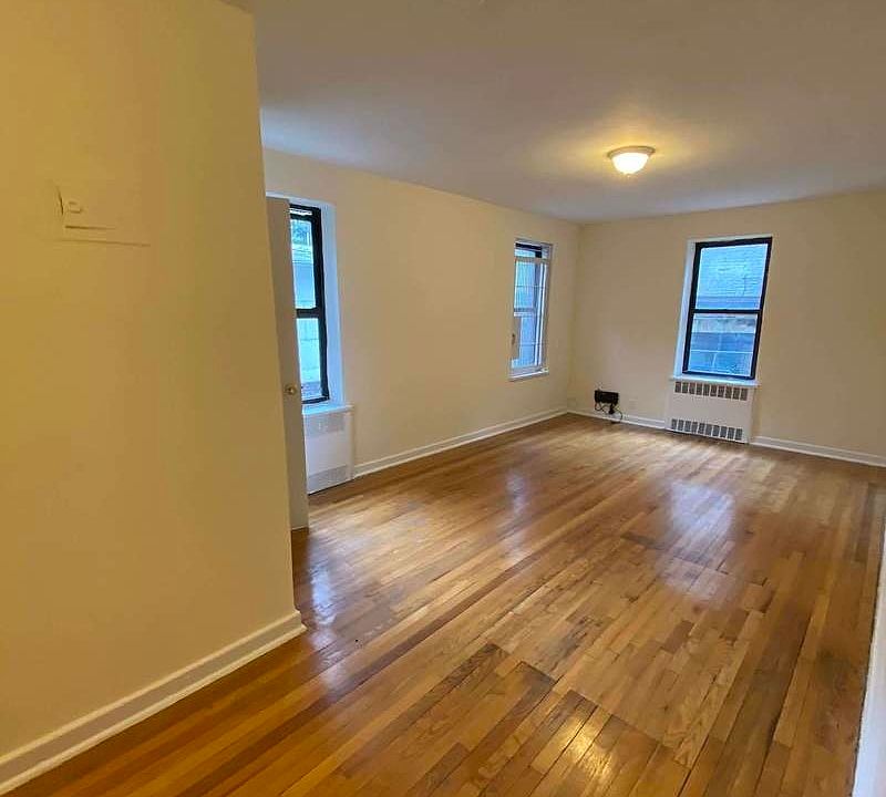 1st image of 125 Christopher St Basement 1