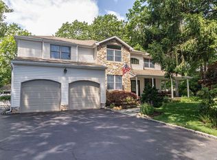 1120 Oakneck Rd, Bay Shore, NY 11706