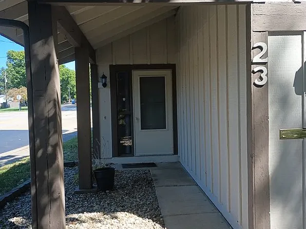 23 Redwood Ln, Springfield, IL 62704