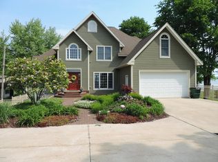 6893 W Wilcox Ave, Fremont, MI 49412