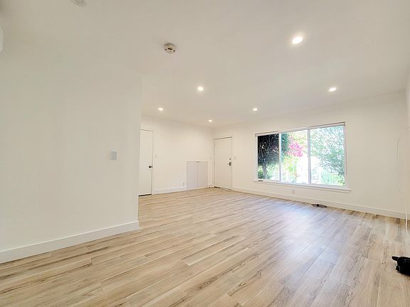 2nd image of 401 San Vicente Blvd #403