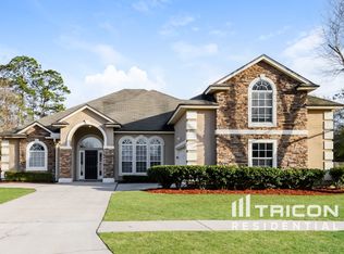 587 Martin Lakes Dr E, Jacksonville, FL 32220